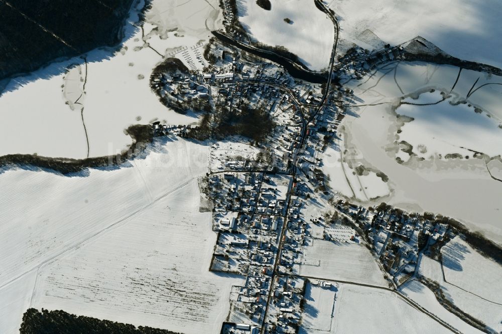 Luftaufnahme Priepert - Winterluftbild Seen- Kette und Uferbereiche des Sees Ellbogensee - Havel in Priepert im Bundesland Mecklenburg-Vorpommern, Deutschland