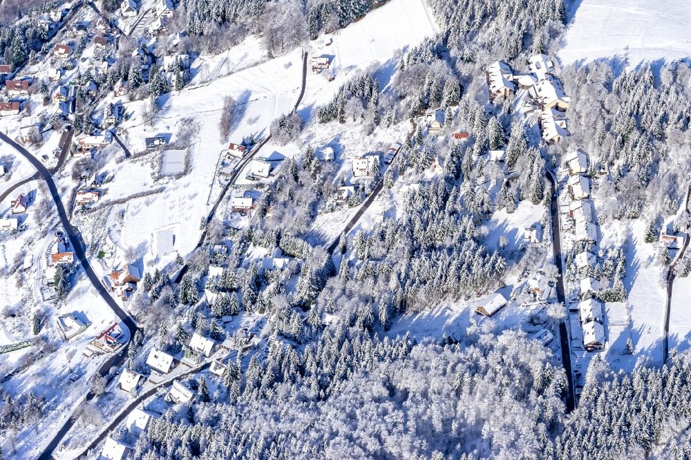 Sasbachwalden von oben - Winterluftbild Siedlungsgebiet in Sasbachwalden im Bundesland Baden-Württemberg, Deutschland