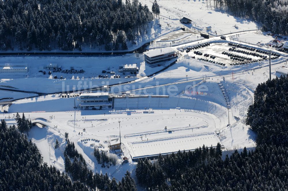 Luftbild Oberhof - Winterluftbild Skibahn der Skihalle in Oberhof im Bundesland Thüringen