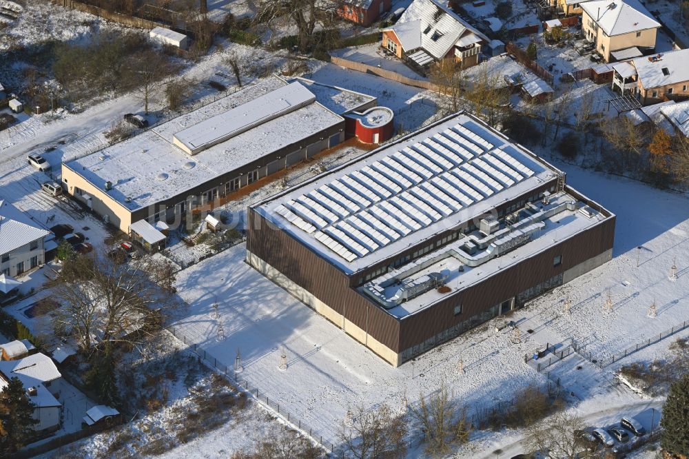 Luftaufnahme Berlin - Winterluftbild Sporthalle Typensporthalle (TSH) in Berlin, Deutschland