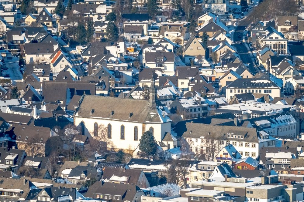 Luftaufnahme Brilon - Winterluftbild Stadtansicht vom Innenstadtbereich im Ortsteil Hoppecke in Brilon im Bundesland Nordrhein-Westfalen
