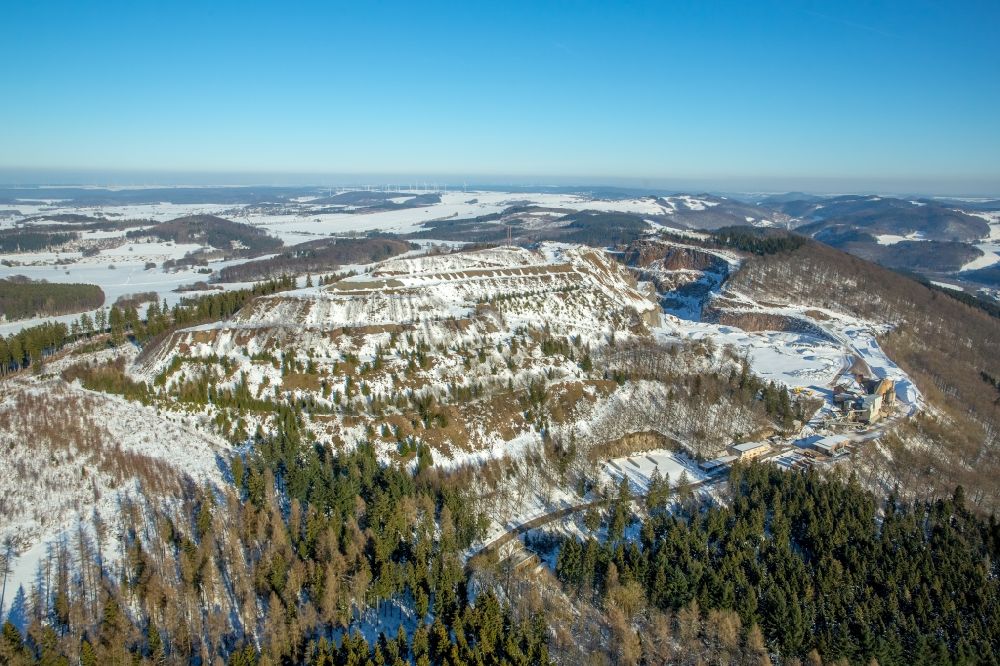Brilon von oben - Winterluftbild Stadtansicht vom Innenstadtbereich im Ortsteil Hoppecke in Brilon im Bundesland Nordrhein-Westfalen