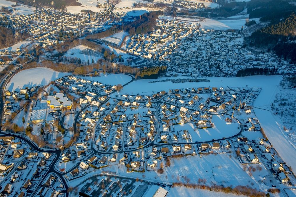 Luftbild Bestwig - Winterluftbild Stadtansicht vom Innenstadtbereich im Ortsteil Ramsbeck in Bestwig im Bundesland Nordrhein-Westfalen