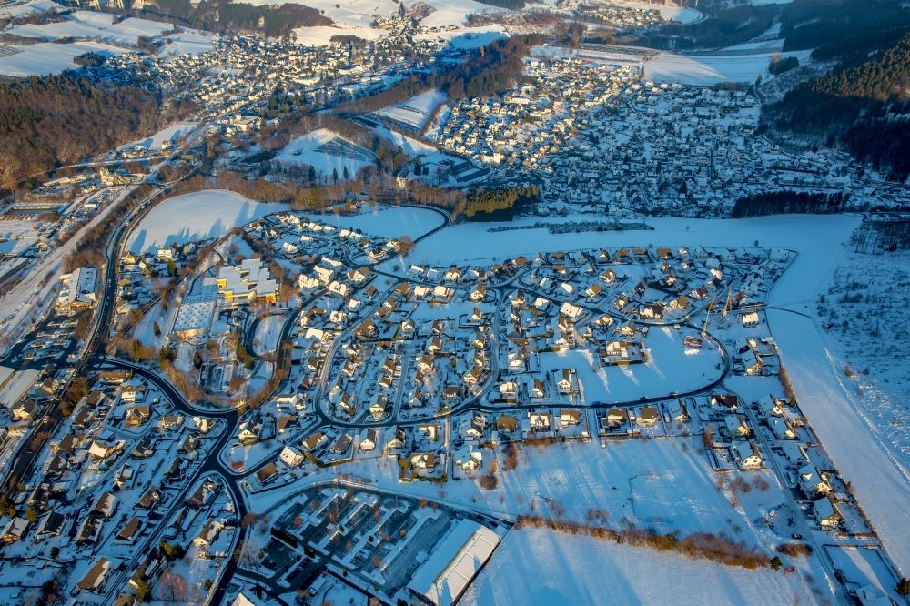 Luftaufnahme Bestwig - Winterluftbild Stadtansicht vom Innenstadtbereich im Ortsteil Ramsbeck in Bestwig im Bundesland Nordrhein-Westfalen