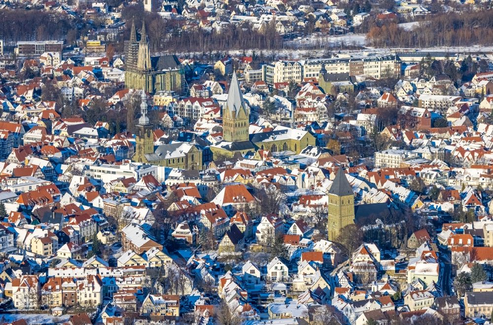 Soest von oben - Winterluftbild Stadtansicht vom Innenstadtbereich in Soest im Bundesland Nordrhein-Westfalen, Deutschland