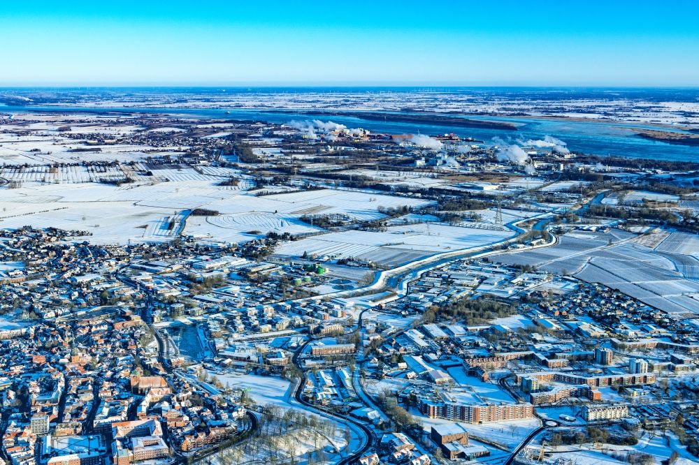 Stade aus der Vogelperspektive: Winterluftbild Stadtansicht vom Innenstadtbereich in Stade im Bundesland Niedersachsen, Deutschland