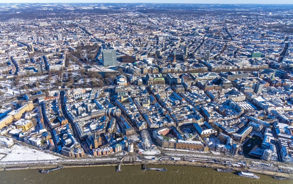 Düsseldorf von oben - Winterluftbild Stadtgebiet mit Innenstadtbereich in Düsseldorf im Bundesland Nordrhein-Westfalen, Deutschland