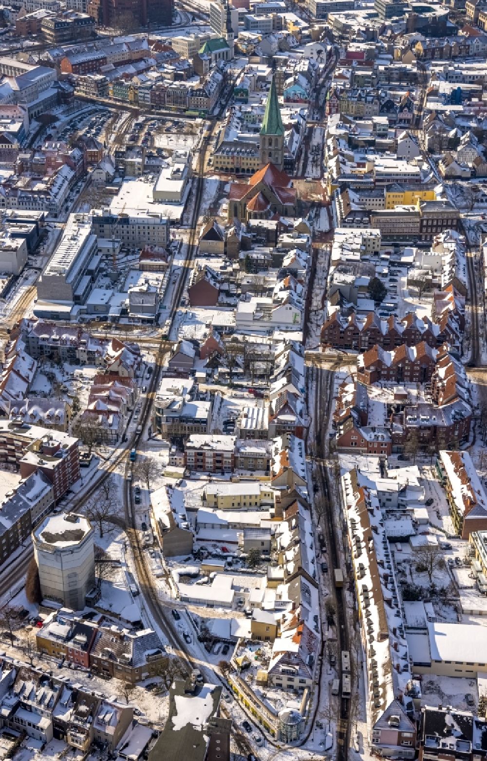 Luftbild Hamm - Winterluftbild Stadtzentrum im Innenstadtbereich mit Pauluskirche entlang der Oststraße in Hamm im Bundesland Nordrhein-Westfalen, Deutschland