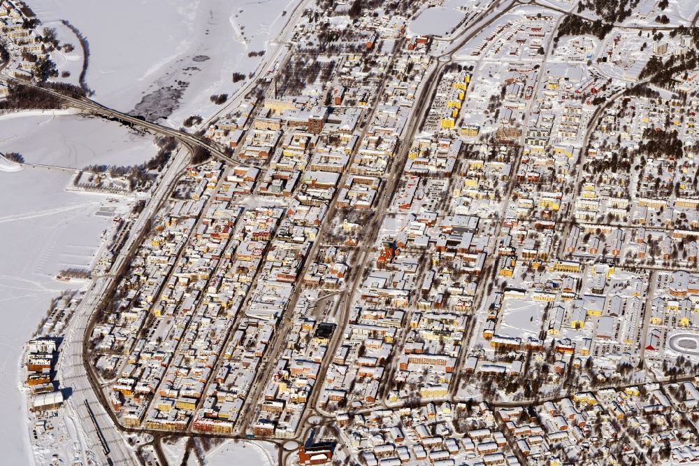 Luftaufnahme Östersund - Winterluftbild Stadtzentrum im Innenstadtbereich in Östersund in Jämtlands län, Schweden