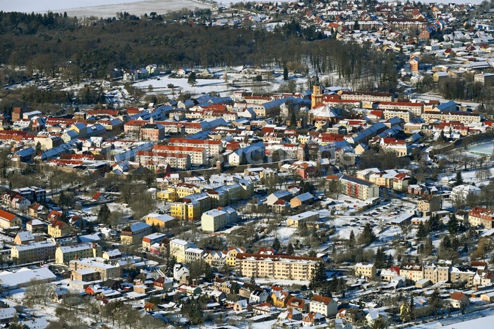 Luftbild Templin - Winterluftbild Stadtzentrum im Innenstadtbereich in Templin im Bundesland Brandenburg, Deutschland