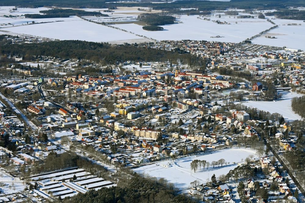 Luftaufnahme Templin - Winterluftbild Stadtzentrum im Innenstadtbereich in Templin im Bundesland Brandenburg, Deutschland
