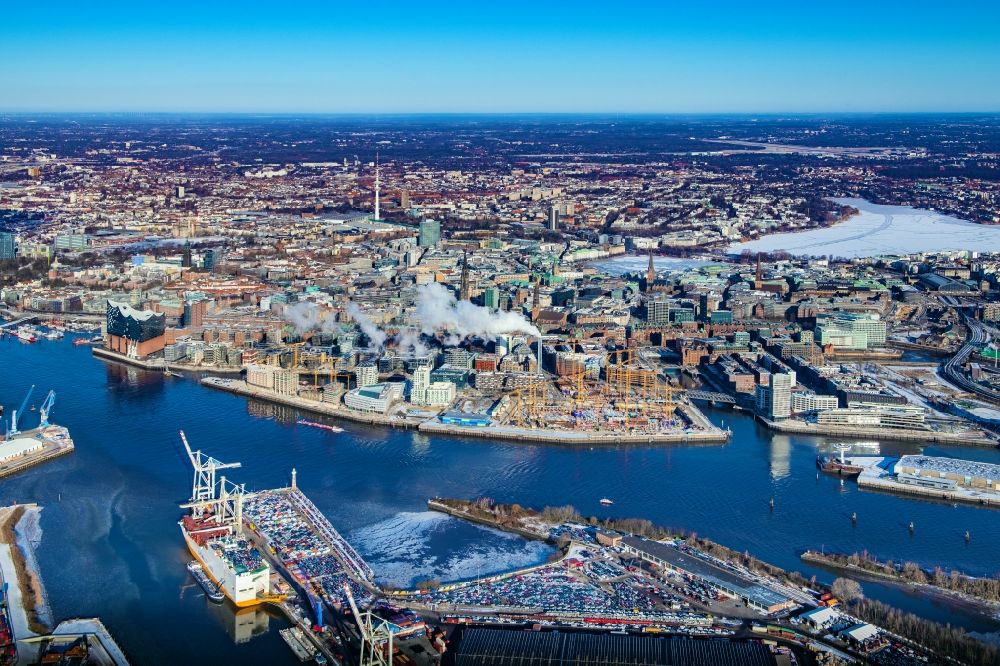 Luftbild Hamburg - Winterluftbild Stadtzentrum im Innenstadtbereich am Ufer des Flußverlaufes der Elbe im Ortsteil HafenCity in Hamburg, Deutschland