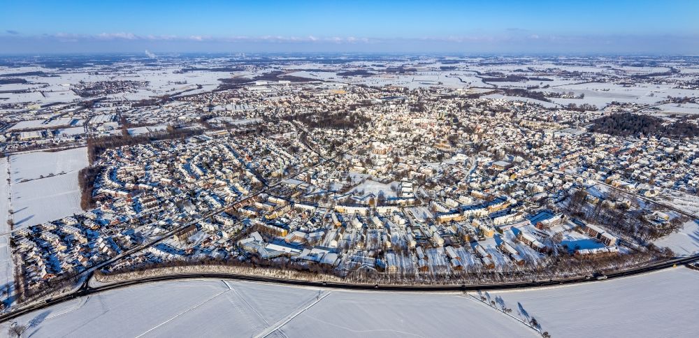 Luftbild Werl - Winterluftbild Stadtzentrum im Innenstadtbereich in Werl im Bundesland Nordrhein-Westfalen, Deutschland
