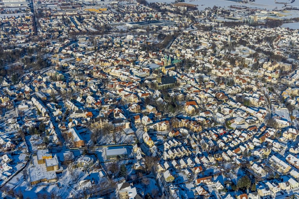Luftaufnahme Werl - Winterluftbild Stadtzentrum im Innenstadtbereich in Werl im Bundesland Nordrhein-Westfalen, Deutschland