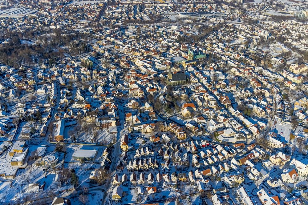 Werl von oben - Winterluftbild Stadtzentrum im Innenstadtbereich in Werl im Bundesland Nordrhein-Westfalen, Deutschland