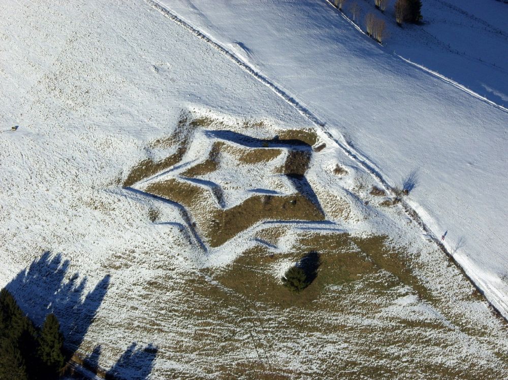 Luftbild Kleines Wiesental - Winterluftbild. Sternförmige Barockschanze beim Ortsteil Neuenweg in Kleines Wiesental im Bundesland Baden-Württemberg