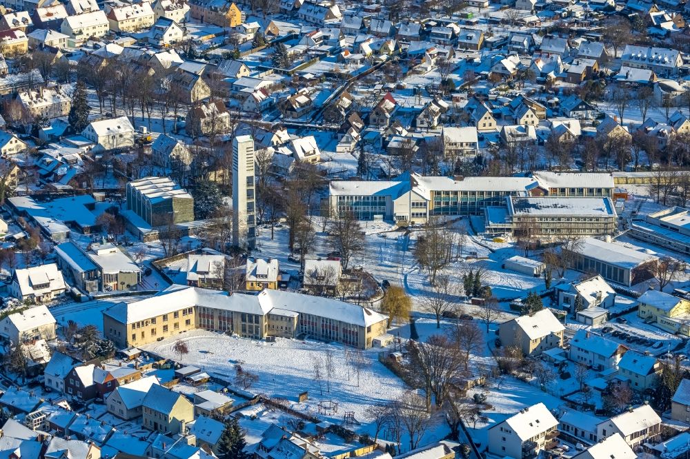 Luftaufnahme Werl - Winterluftbild Stillgelegtes ehemaliges Schul- Gebäude der Paul-Gerhardt-Schule an der Paul-Gerhardt-Straße in Werl im Bundesland Nordrhein-Westfalen, Deutschland
