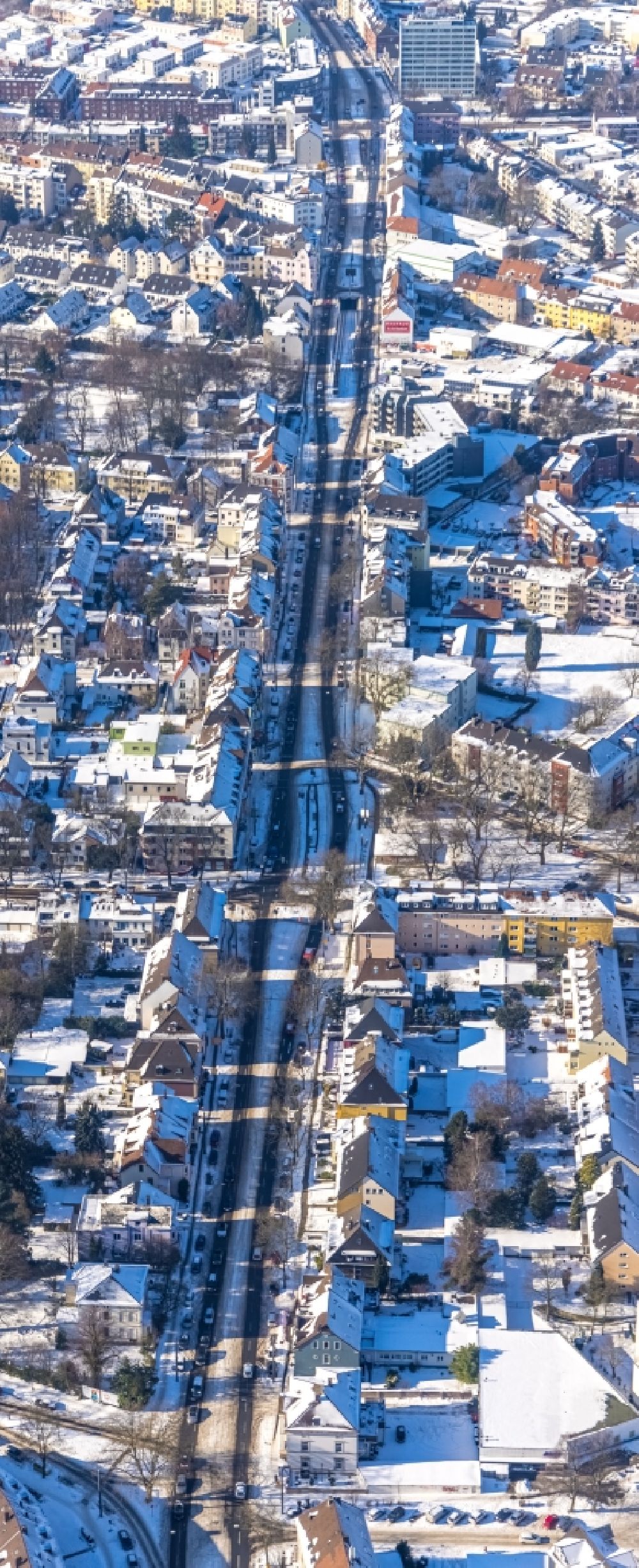 Bochum aus der Vogelperspektive: Winterluftbild Straßenführung der Wittener Straße im Ortsteil Altenbochum in Bochum im Bundesland Nordrhein-Westfalen, Deutschland