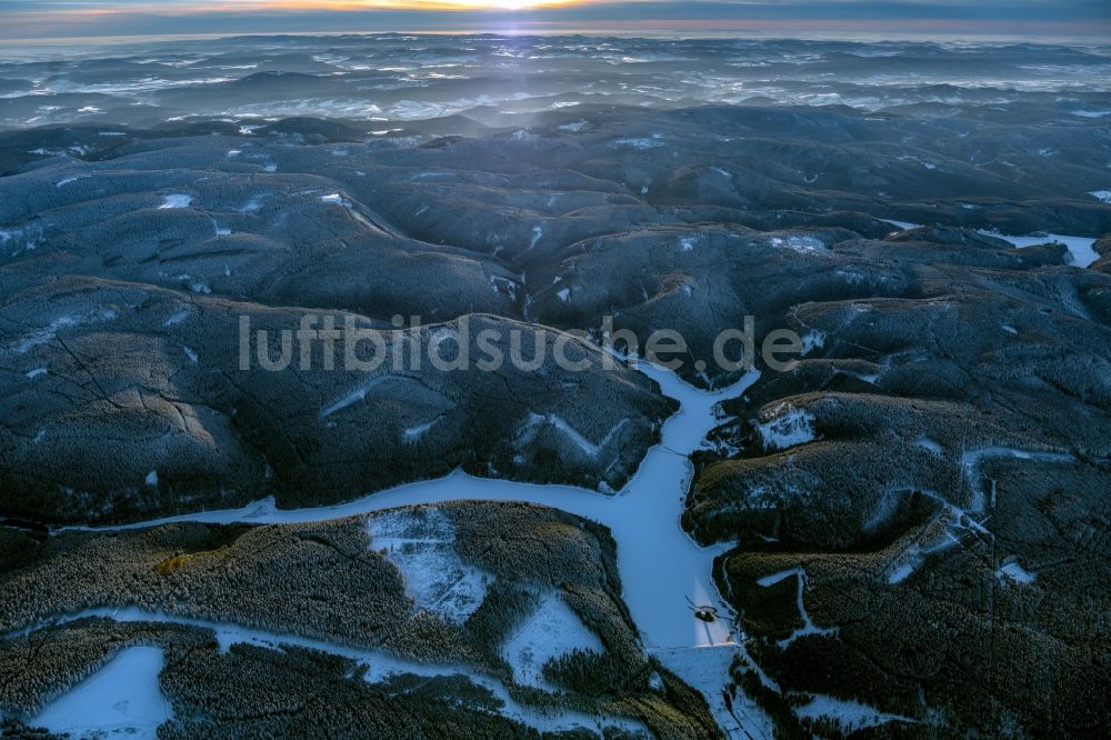 Luftbild Luisenthal - Winterluftbild Talsperren - Staudamm und Stausee in Luisenthal im Bundesland Thüringen, Deutschland