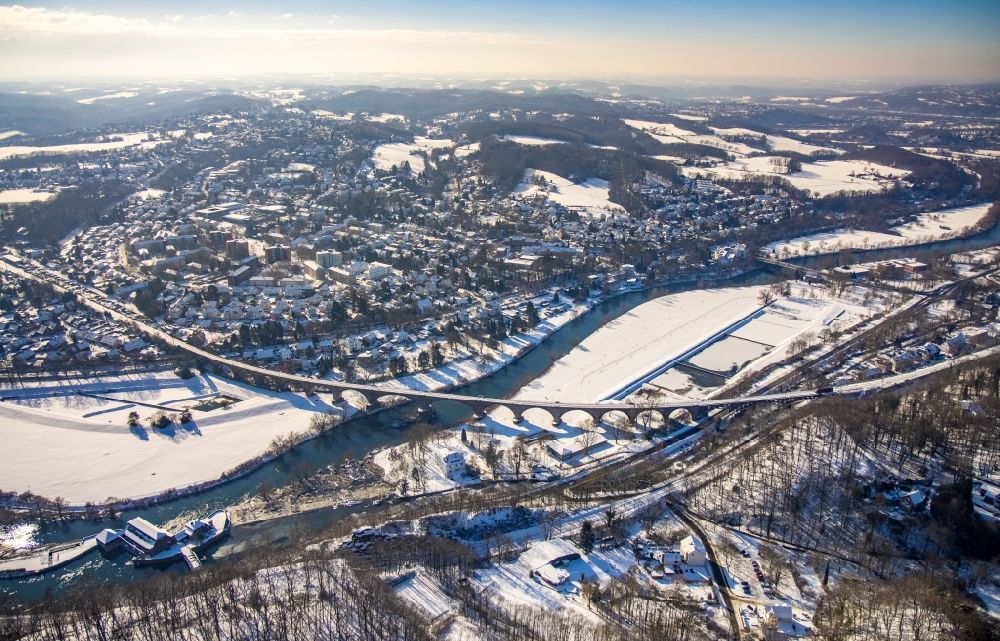 Luftbild Witten - Winterluftbild Viadukt des Bahn- Brückenbauwerk im Ortsteil Bommern in Witten im Bundesland Nordrhein-Westfalen, Deutschland