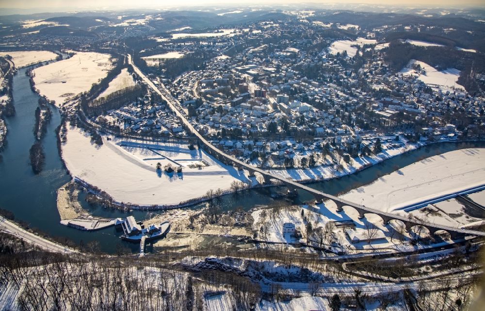 Luftaufnahme Witten - Winterluftbild Viadukt des Bahn- Brückenbauwerk im Ortsteil Bommern in Witten im Bundesland Nordrhein-Westfalen, Deutschland