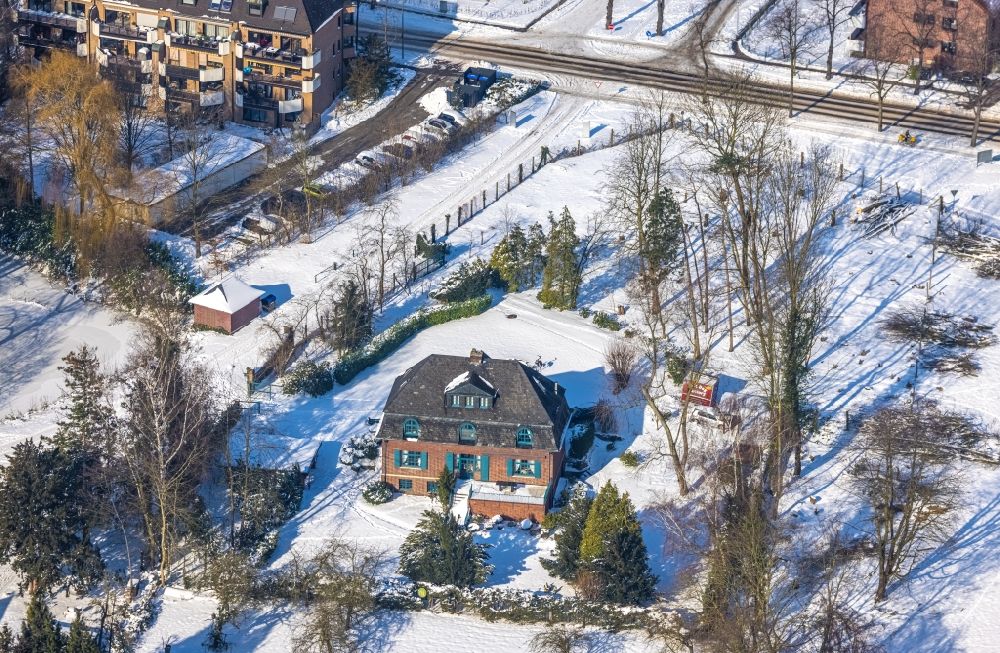 Luftaufnahme Hamm - Winterluftbild Villa Einfamilienhaus in Hamm im Bundesland Nordrhein-Westfalen, Deutschland