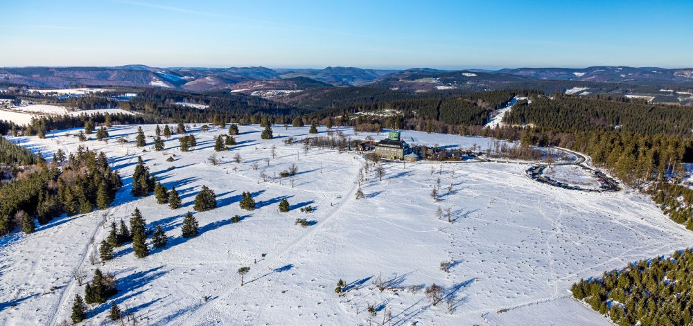 Luftbild Winterberg - Winterluftbild Wald und Berglandschaft Kahler Asten in Winterberg im Bundesland Nordrhein-Westfalen, Deutschland