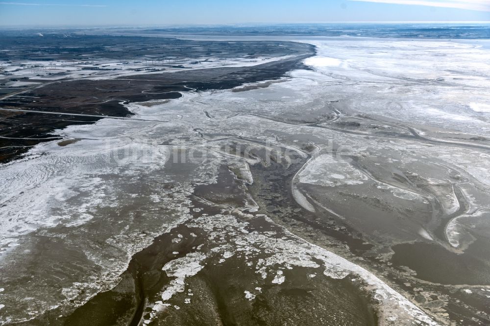 Luftbild Friedrichskoog - Winterluftbild Wasseroberfläche an der Meeres- Küste der Nordsee in Friedrichskoog im Bundesland Schleswig-Holstein, Deutschland