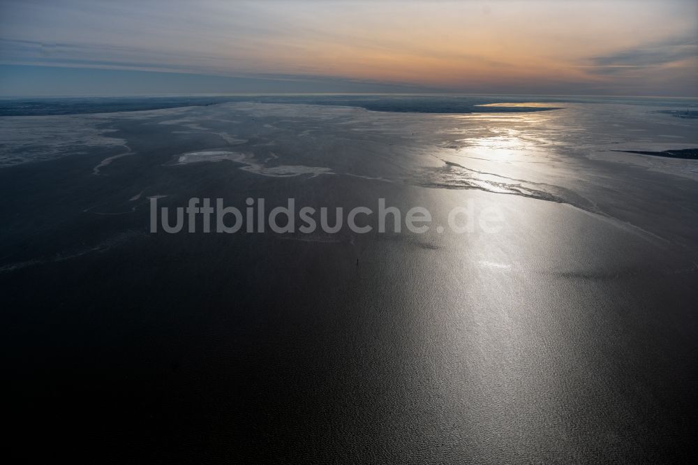 Wurster Nordseeküste von oben - Winterluftbild Wattenmeer der Nordsee- Küste in der Dämmerung in Wurster Nordseeküste im Bundesland Niedersachsen, Deutschland