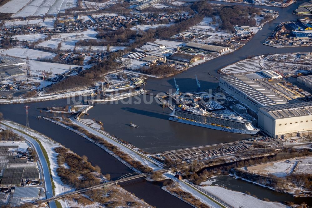 Papenburg von oben - Winterluftbild Werftgelände der Meyer Werft in Papenburg im Bundesland Niedersachsen, Deutschland