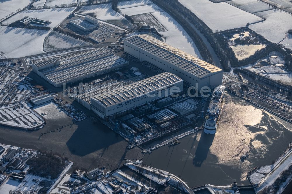 Luftbild Papenburg - Winterluftbild Werftgelände der Meyer Werft in Papenburg im Bundesland Niedersachsen, Deutschland