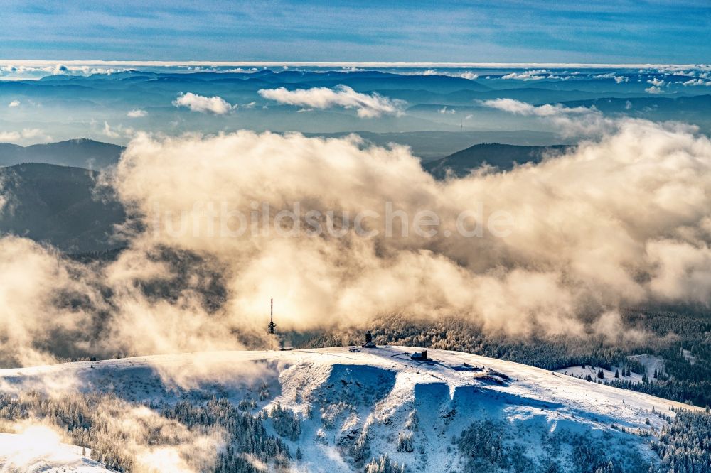 Luftaufnahme Feldberg (Schwarzwald) - Winterluftbild Wetterlage mit Wolkenbildung in Feldberg (Schwarzwald) im Bundesland Baden-Württemberg, Deutschland
