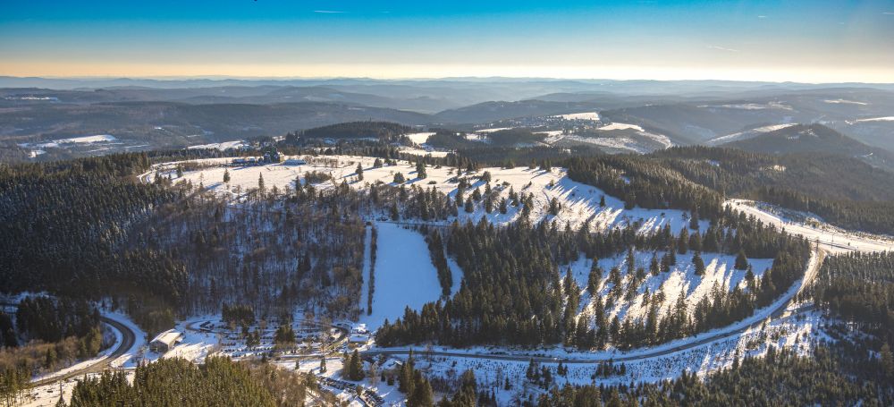 Luftbild Winterberg - Winterluftbild Wintersportgebiet in Winterberg im Bundesland Nordrhein-Westfalen, Deutschland