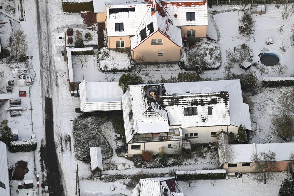 Luftbild Berlin - Winterluftbild Wohngebiet einer Einfamilienhaus- Siedlung in Berlin, Deutschland