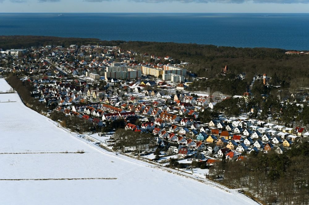 Luftbild Graal-Müritz - Winterluftbild Wohngebiet einer Einfamilienhaus- Siedlung Koppenheide in Graal-Müritz im Bundesland Mecklenburg-Vorpommern, Deutschland