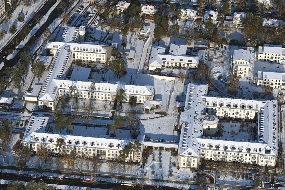 Luftaufnahme Berlin - Winterluftbild Wohngebiet einer Reihenhaus- Siedlung in Berlin, Deutschland
