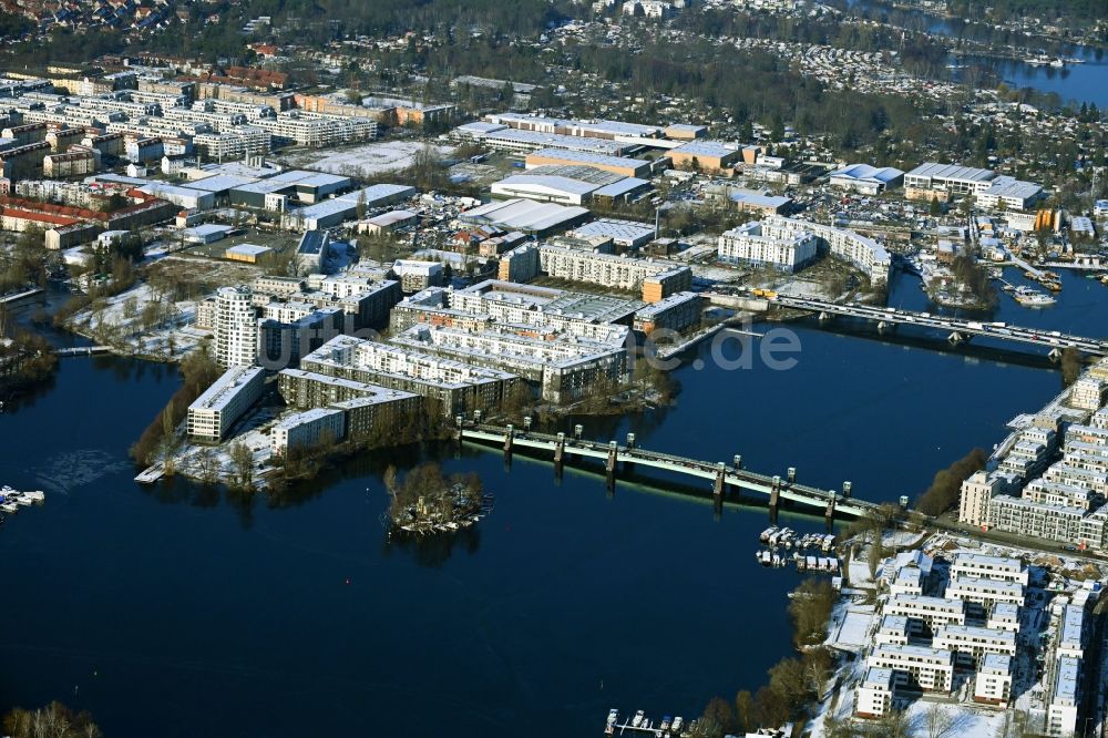 Luftbild Berlin - Winterluftbild Wohngebiets- Siedlung an der Havelspitze im Ortsteil Hakenfelde in Berlin, Deutschland
