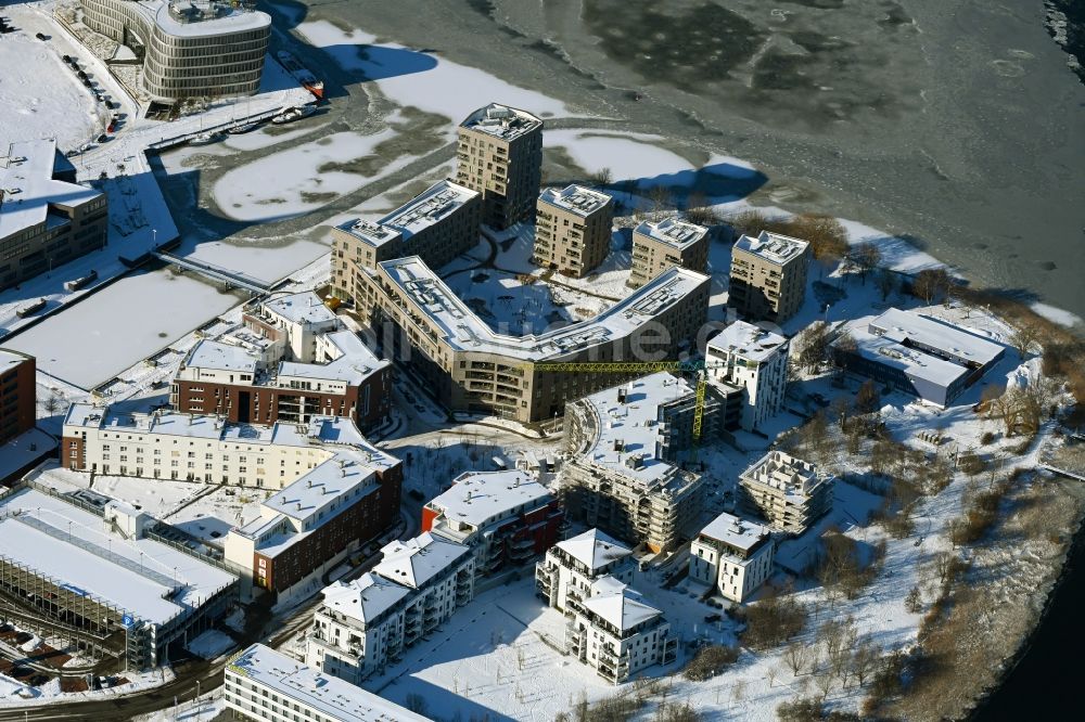 Luftbild Rostock - Winterluftbild Wohnhaus- Bebauung auf der Holzhalbinsel in Rostock im Bundesland Mecklenburg-Vorpommern, Deutschland