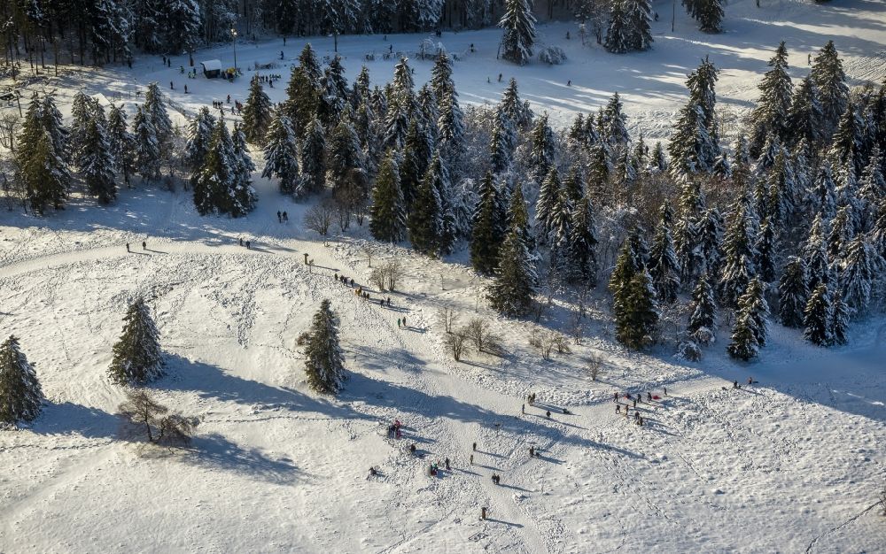 Winterberg von oben - Wintersportgebiet Skiliftkarussell Winterberg bei Kahler Asten im Bundesland Nordrhein-Westfalen NRW
