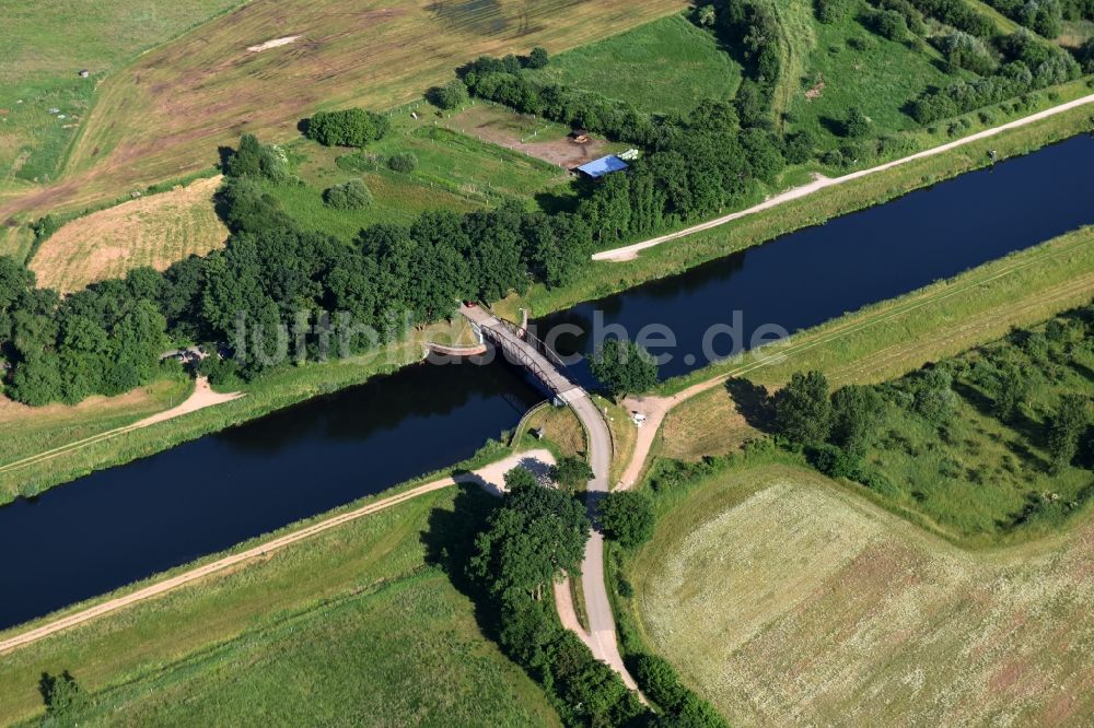 Luftaufnahme Buchhorst - Wirtschaftsweg- Brücke über den Elbe-Lübeck-Kanal in Buchhorst im Bundesland Schleswig-Holstein