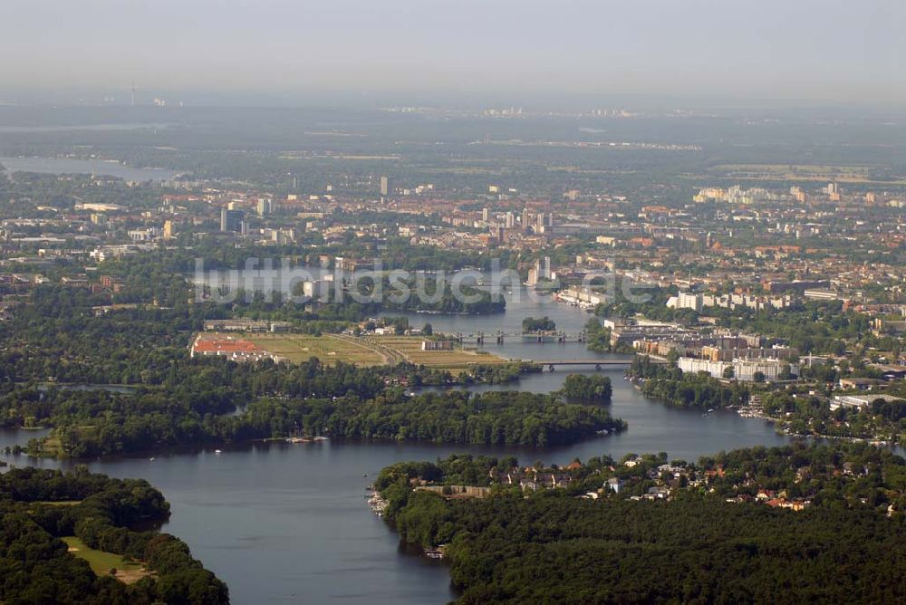 Berlin aus der Vogelperspektive: Wohn- und Bebauungsflächen der Wasserstadt Spandau am Spandauer See