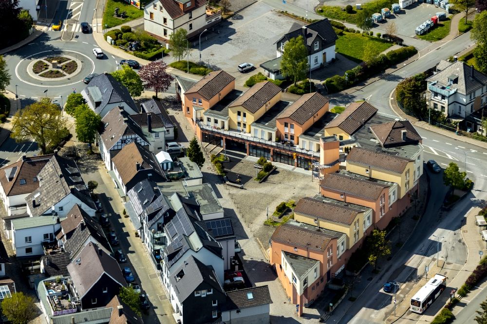 Luftbild Breckerfeld - Wohn- und Geschäftshaus an der Prioreier Straße - Ostring in Breckerfeld im Bundesland Nordrhein-Westfalen, Deutschland