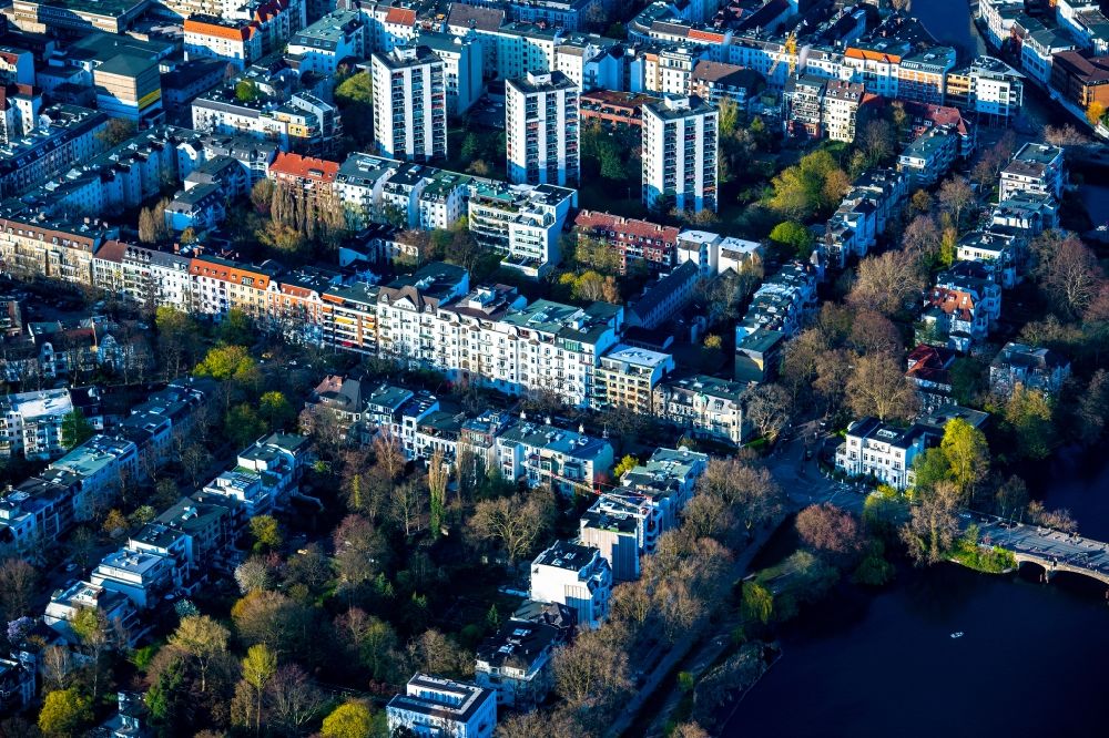 Luftbild Hamburg - Wohn- und Geschäftshaus an der Sierichstraße und Dorothenstraße im Ortsteil Winterhude in Hamburg, Deutschland