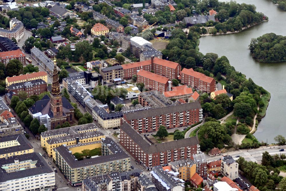 Luftaufnahme Kopenhagen - Wohn- und Geschäftshaus Viertel Christianshavn in Kopenhagen in Region Hovedstaden, Dänemark