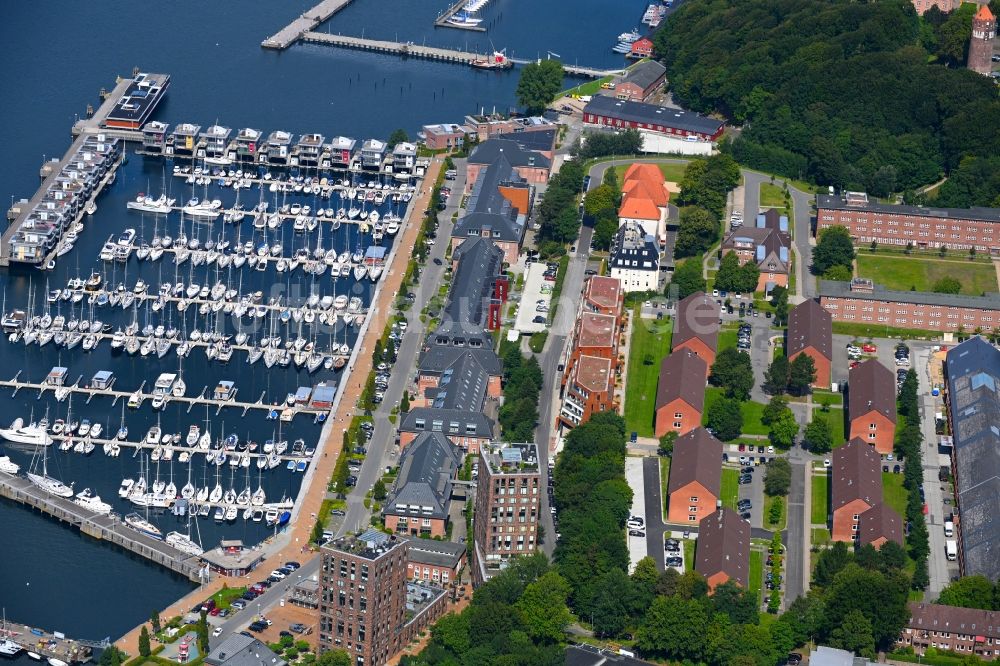 Luftbild Flensburg - Wohn- und Geschäftshaus Viertel entlang am Yachthafen Sonwik entlang der Fördepromenade in Flensburg im Bundesland Schleswig-Holstein, Deutschland