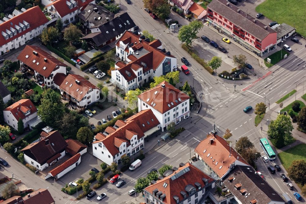 Luftbild Neuried - Wohn- und Gewerbegebäude an der Kreuzung Gautinger und Forstenrieder Straße in Neuried im Bundesland Bayern
