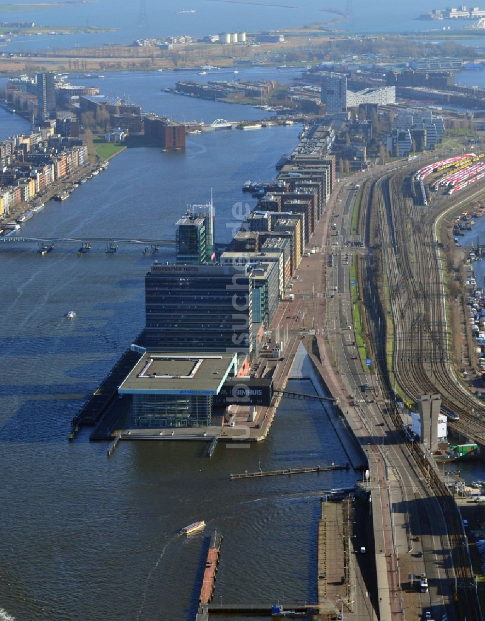 Luftbild Amsterdam - Wohn- und Industriegebiets in Amsterdam Noord in der Provinz Nordholland in den Niederlanden