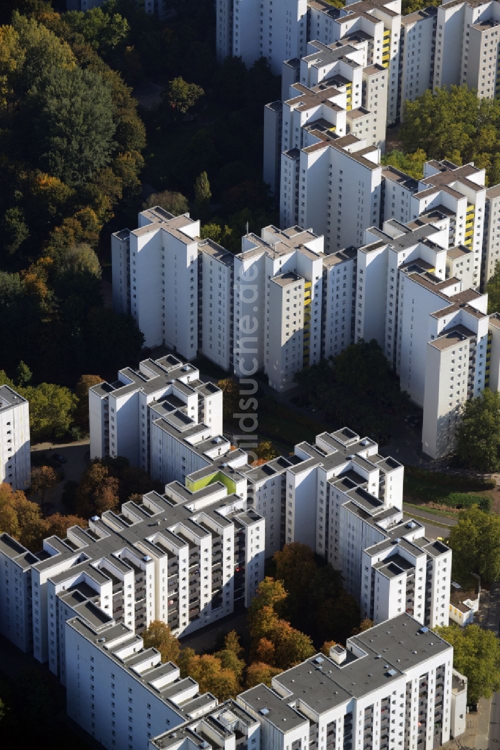 Berlin aus der Vogelperspektive: Wohnblöcke in der Großwohnsiedlung Märkisches Viertel in Berlin