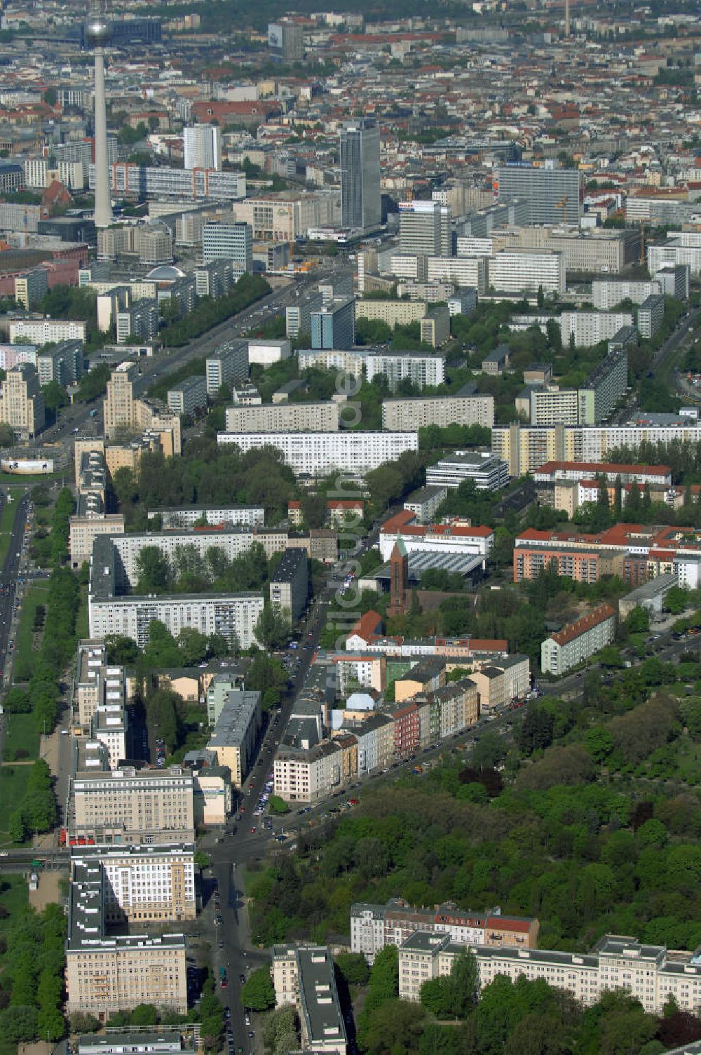 Luftbild Berlin - Wohngebiet an derAuerstrasse 1 / Weidenweg angrenzend an der Strasse der Pariser Kommune und der Karl-Marx-Allee in Berlin-Friedrichshain