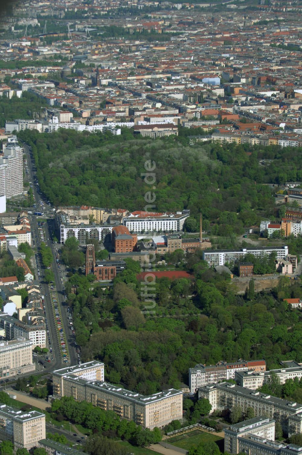 Luftbild Berlin - Wohngebiet an derAuerstrasse 1 / Weidenweg angrenzend an der Strasse der Pariser Kommune und der Karl-Marx-Allee in Berlin-Friedrichshain
